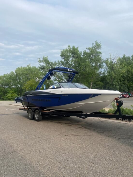 2016 Malibu 23 LSV with Surf Gate - Image 3