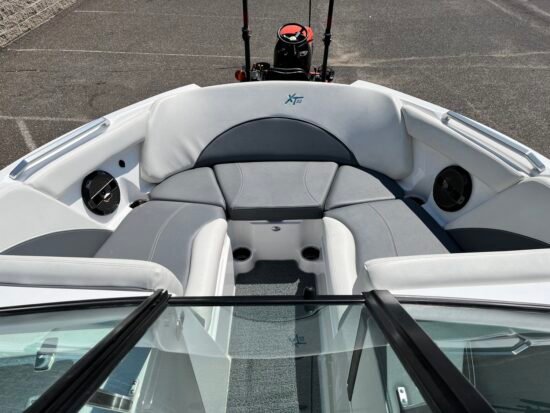 2019 MasterCraft XT22 | Kahuna Blue - Image 8
