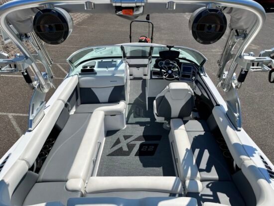2019 MasterCraft XT22 | Kahuna Blue - Image 6