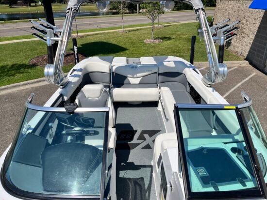 2019 MasterCraft XT22 | Kahuna Blue - Image 7