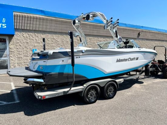 2019 MasterCraft XT22 | Kahuna Blue - Image 3