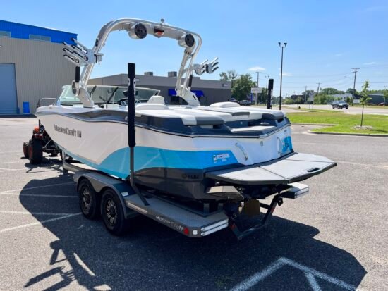 2019 MasterCraft XT22 | Kahuna Blue - Image 2